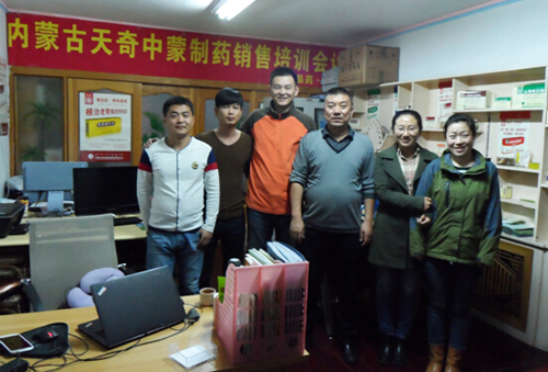 从左至右依次是:动销员张宇,大客户经理张善达,动销员董家伟,省区经理